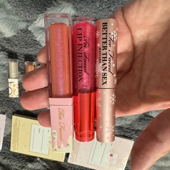 Too Faced Holiday Makeup Bundle - Picture 4 of 8
